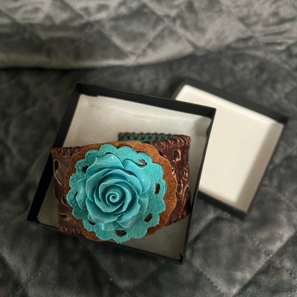 Beautiful leather bracelet. - Picture 1 of 3